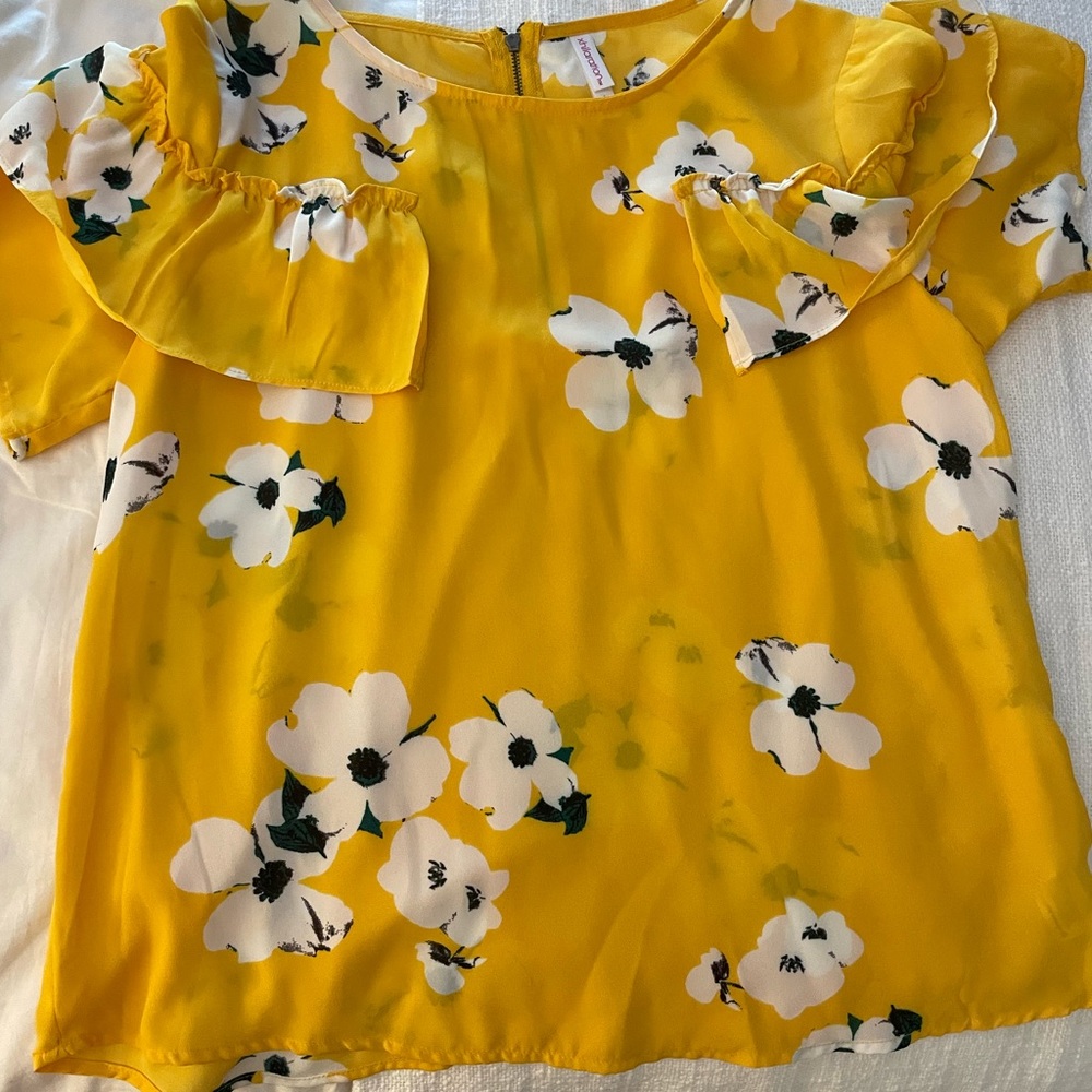 XHILARATION Bright Yellow Floral Summery Top Short-Sleeve Size Large